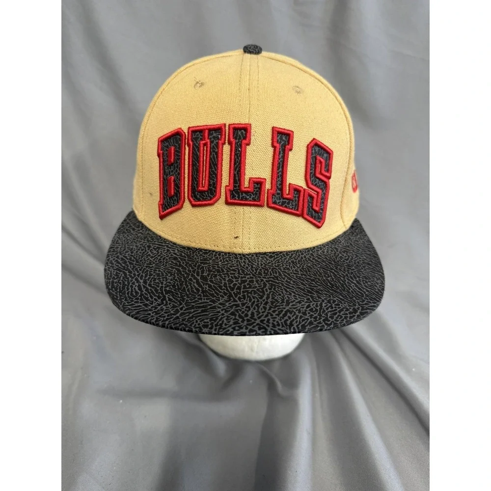Chicago Bulls Hat Cap Snap Back OSFM Tan‎ Black NBA Basketball Ultra Game Mens